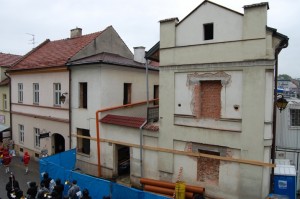 Remontowany budynek w którym mieszkał Wojtyła i Mróz [fot. T.Kwiatek]