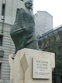 Allende_pomnik