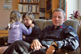 Jerzy Mika z żoną i najmłodszą córką fot. NGO