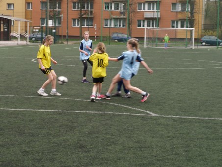 Podczas mistrzostw Kędzierzyna-Koźla w piłce nożnej dziewcząt szkół podstawowych sporo było walki i pozytywnych emocji.